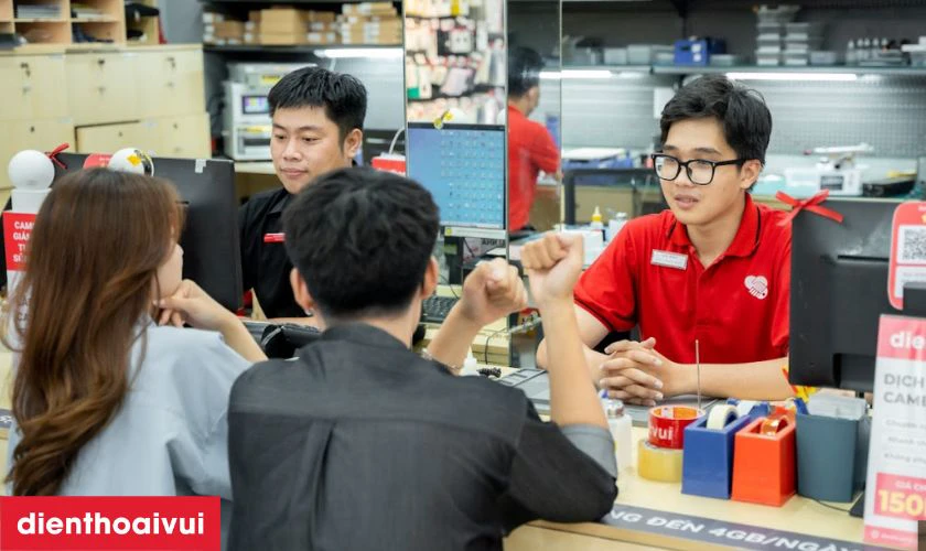 Thay m&agrave;n h&igrave;nh laptop Samsung NP300E7A ch&iacute;nh h&atilde;ng, gi&aacute; tốt tại Điện Thoại Vui