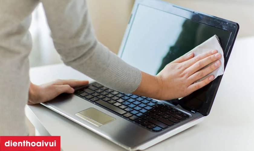 Cách bảo quản màn hình laptop Toshiba sau thay để kéo dài tuổi thọ