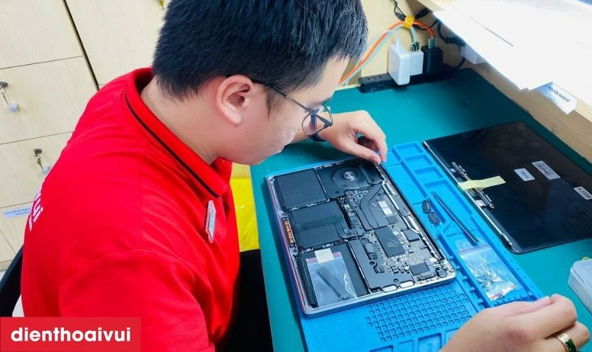 Quy tr&igrave;nh thay m&agrave;n h&igrave;nh Macbook Air 13 Inch 2019