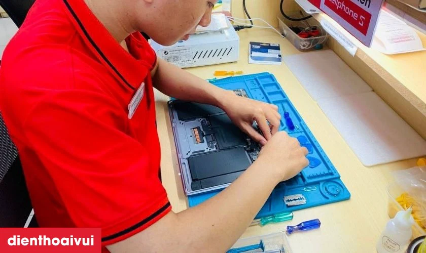 Quy tr&igrave;nh thay m&agrave;n h&igrave;nh MacBook Air 2012