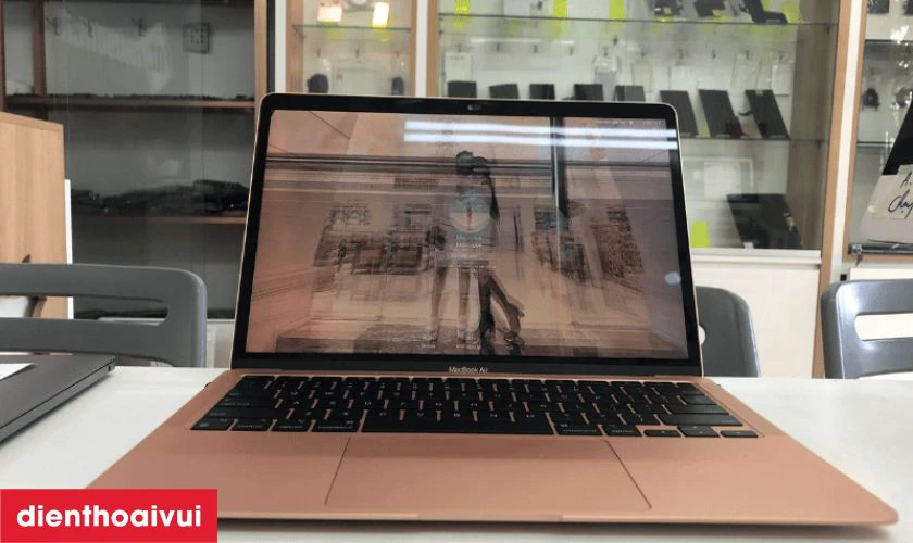 Dấu hiệu nhận biết cần thay m&agrave;n h&igrave;nh MacBook