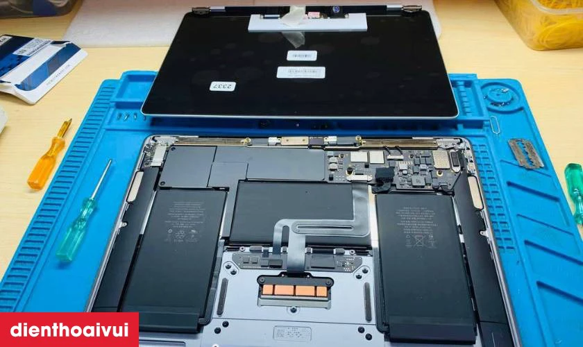 Quy tr&igrave;nh thay m&agrave;n h&igrave;nh MacBook Air