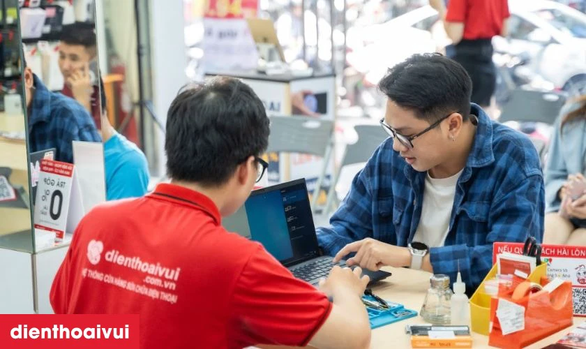 Thay m&agrave;n h&igrave;nh Macbook Pro 2014