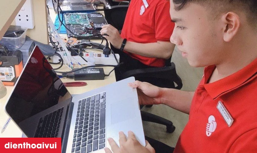 Kiểm tra v&agrave; b&aacute;o gi&aacute; chi tiết cho kh&aacute;ch h&agrave;ng trước khi thực hiện