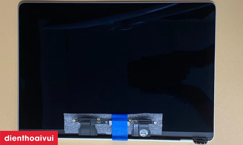 Thay m&agrave;n h&igrave;nh MacBook Pro 2015