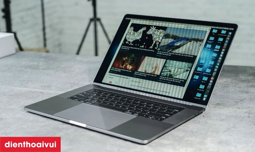 Dấu hiệu m&agrave;n h&igrave;nh MacBook 2019 15 inch A1990 bị hỏng