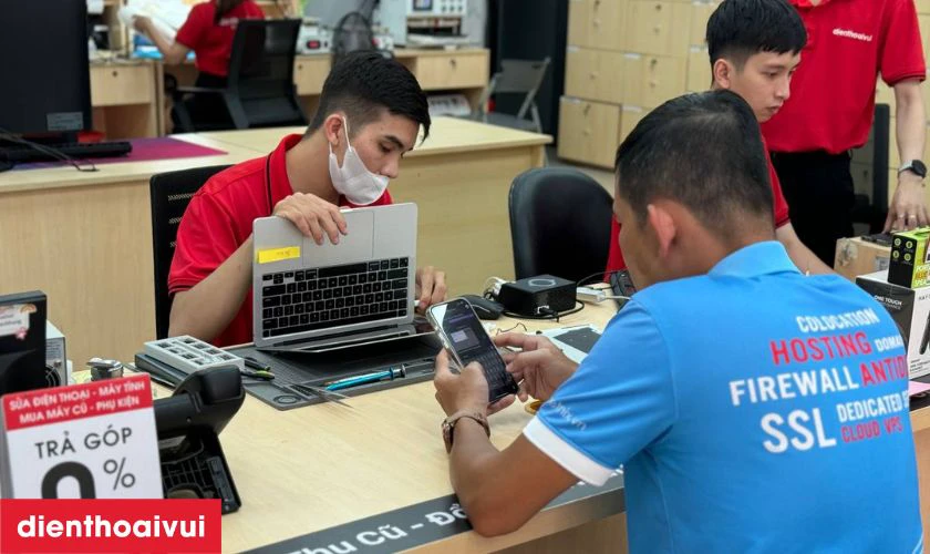 Kiểm tra v&agrave; ho&agrave;n thiện MacBook Pro M2 2022 sau khi thay m&agrave;n h&igrave;nh