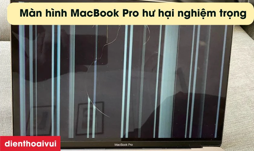 M&agrave;n h&igrave;nh MacBook xuất hiện c&aacute;c sọc xanh, đen, đỏ