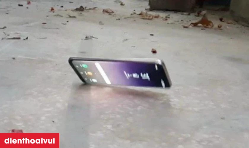 T&aacute;c động ngoại lực g&acirc;y tổn thương v&agrave; hư hỏng m&agrave;n h&igrave;nh Nubia NEO cần thay mới