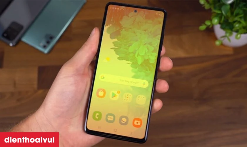 M&agrave;n h&igrave;nh Nubia NEO bị &aacute;m v&agrave;ng cần thay mới để kh&ocirc;i phục chức năng hiển thị
