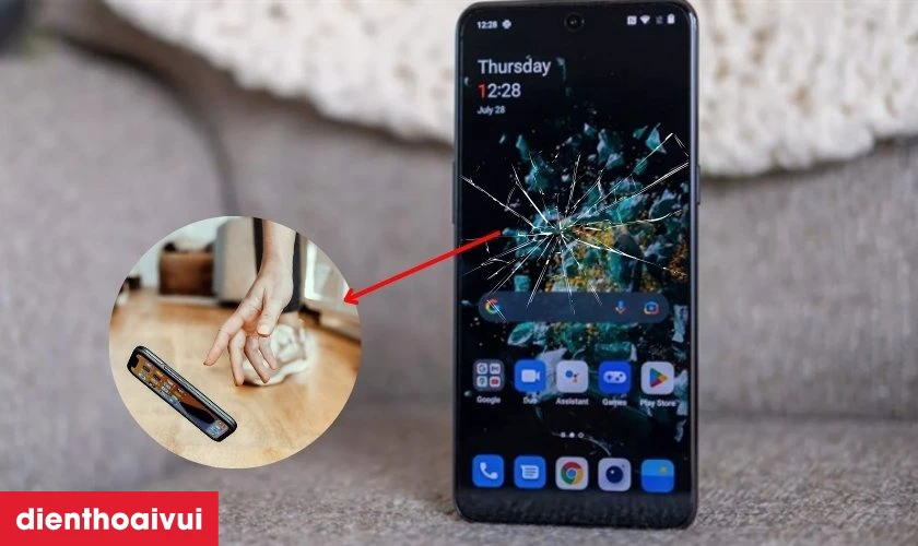 T&aacute;c động lực khiến m&agrave;n h&igrave;nh bị hư hỏng cần thay mới để cải thiện