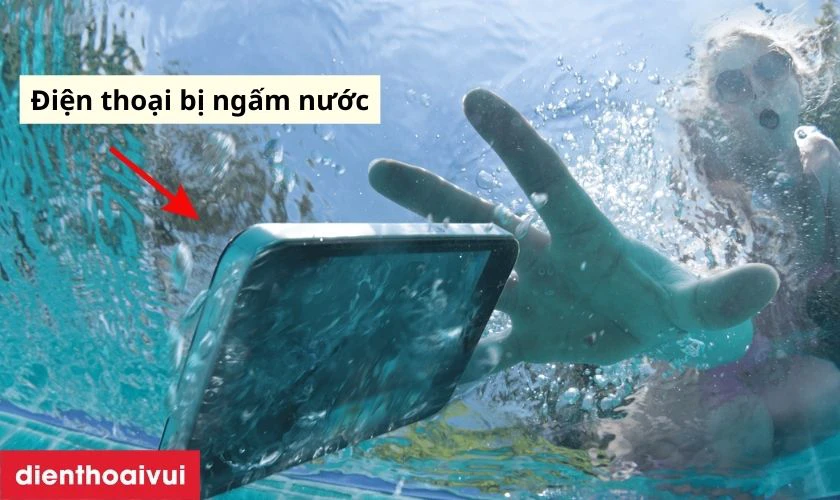 Điện thoại bị ngấm nước sẽ gây ra hư hỏng