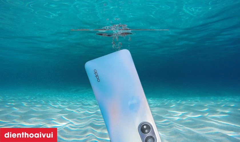 OPPO A18 rơi v&agrave;o trong nước