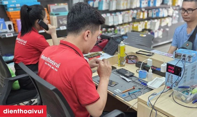 Quy tr&igrave;nh thay m&agrave;n h&igrave;nh Oppo minh bạch, lấy liền tại Điện Thoại Vui