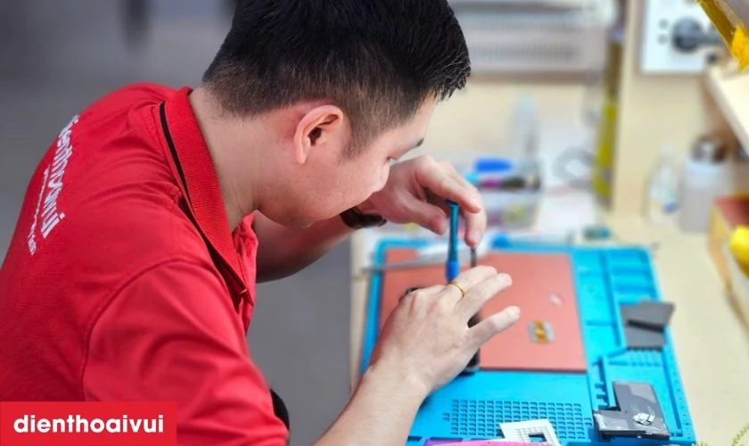 Quy tr&igrave;nh sửa chữa minh bạch, kh&aacute;ch h&agrave;ng c&oacute; thể quan s&aacute;t trực tiếp