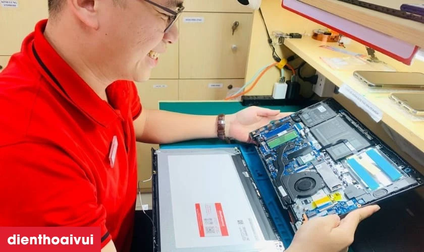 Dịch vụ thay m&agrave;n h&igrave;nh OPPO F11 Pro h&atilde;ng Safety lấy liền tại Điện Thoại Vui