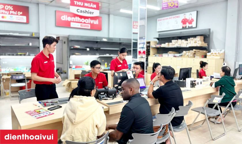 Giá công khai, đã bao gồm VAT và phí dịch vụ