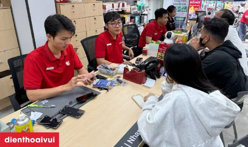 Quy tr&igrave;nh thay m&agrave;n h&igrave;nh OPPO F7 ch&iacute;nh h&atilde;ng Aries chuy&ecirc;n nghiệp lấy liền tại Điện Thoại Vui
