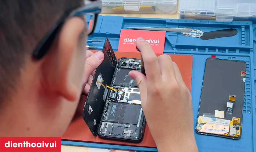 Dịch vụ thay m&agrave;n h&igrave;nh OPPO F7 ch&iacute;nh h&atilde;ng Kars uy t&iacute;n tại Điện Thoại Vui