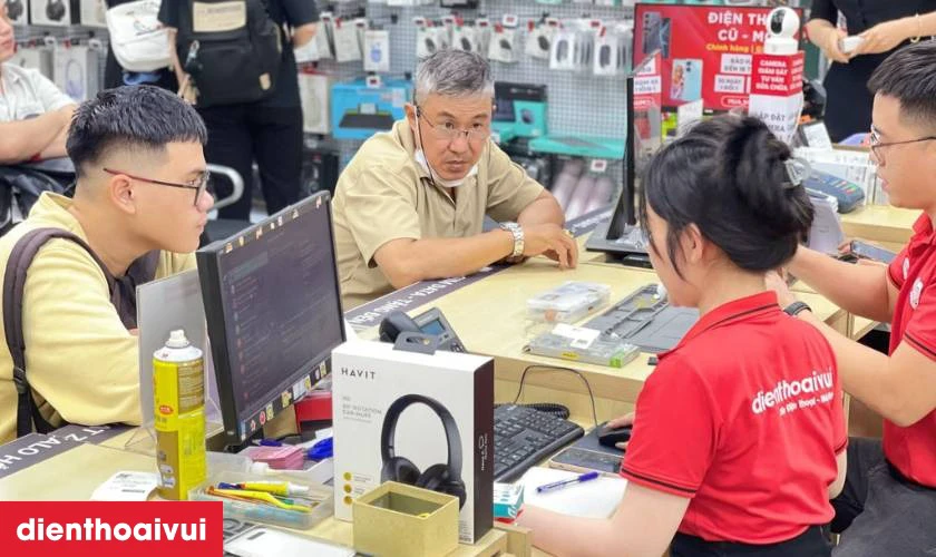 Dịch vụ thay m&agrave;n h&igrave;nh OPPO F7 h&atilde;ng Safety lấy liền tại Điện Thoại Vui