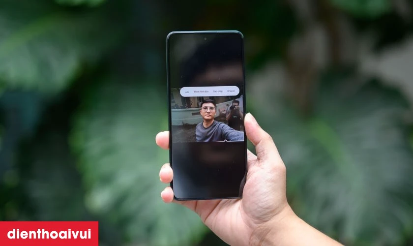 Cách bảo vệ màn hình OPPO Reno 12F sau khi thay mới