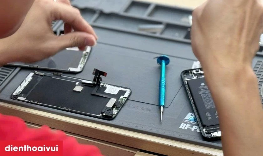 Quy tr&igrave;nh thay m&agrave;n h&igrave;nh Oppo Reno 5 Lite nhanh ch&oacute;ng tại Điện Thoại Vui