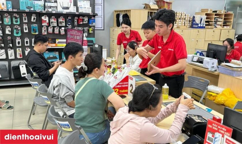 Quy tr&igrave;nh thay m&agrave;n h&igrave;nh Oppo Reno minh bạch, l&acirc;́y li&ecirc;̀n tại Điện Thoại Vui