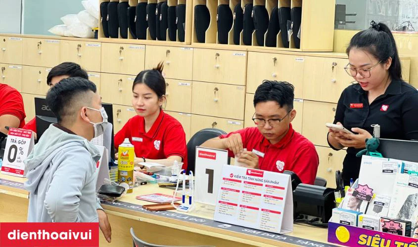 Quy tr&igrave;nh thay m&agrave;n h&igrave;nh Oppo Reno 8 tại Điện Thoại Vui