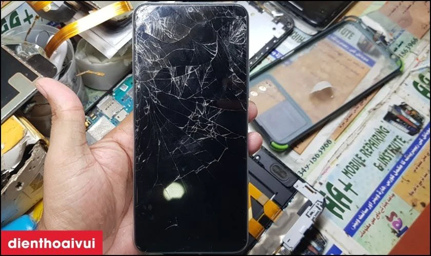 Nguyên nhân gây hỏng màn hình Oppo Reno 8T 5G