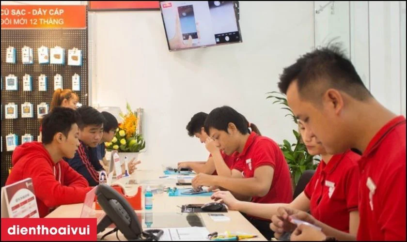 Dịch vụ thay màn hình Oppo Reno 8T 5G giá rẻ, uy tín tại Điện Thoại Vui
