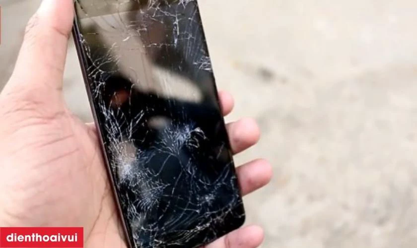 Nguyên nhân hư hỏng màn hình OPPO Reno6
