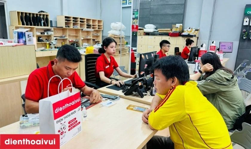 Thay m&agrave;n h&igrave;nh Oppo Reno7 Z ch&iacute;nh h&atilde;ng GENA loại Pro lấy liền tại Điện Thoại Vui