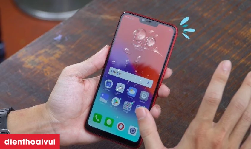 Điện thoại bị v&ocirc; nước l&agrave; nguy&ecirc;n nh&acirc;n cần thay m&agrave;n h&igrave;nh thường gặp nhất
