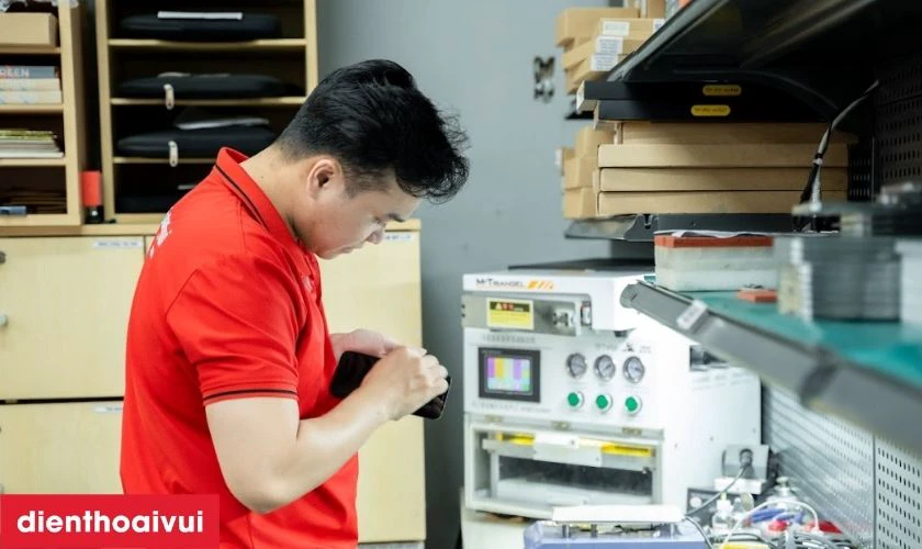 Dịch vụ thay m&agrave;n lấy liền tại Điện Thoại Vui