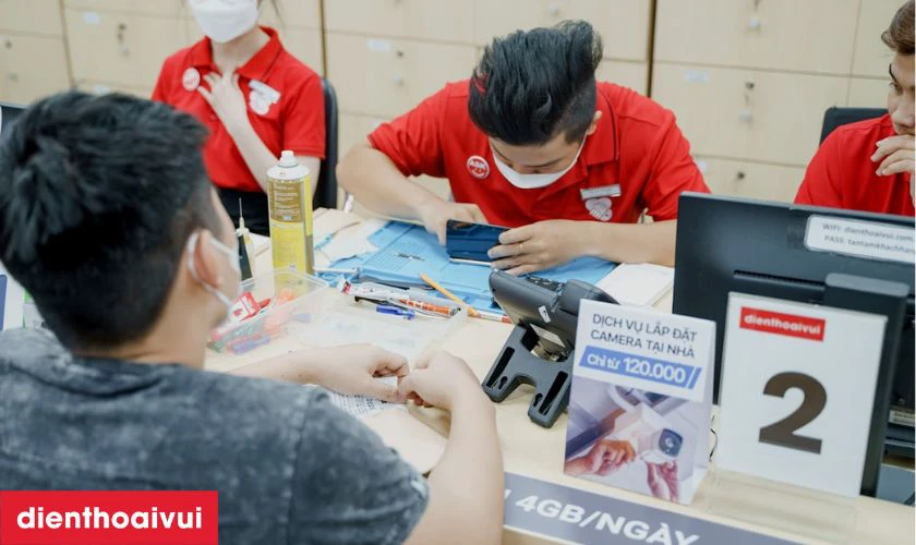 Kh&aacute;ch h&agrave;ng sẽ kiểm tra lại m&aacute;y, đảm bảo mọi chức năng hoạt động tốt