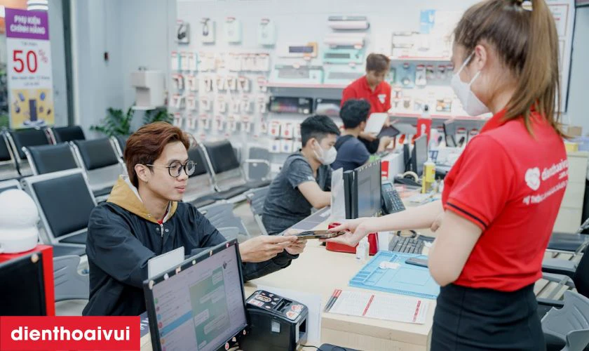 Dịch vụ thay m&agrave;n h&igrave;nh Realme 5 Pro ch&iacute;nh h&atilde;ng Aries lấy liền tại Điện Thoại Vui