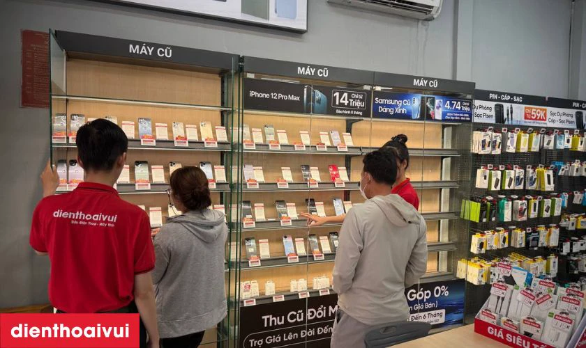 Địa chỉ thay m&agrave;n lấy liền tại Điện Thoại Vui