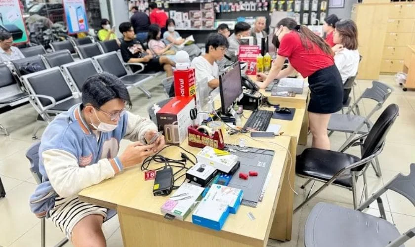 Thay màn hình Realme quận 9 ở đâu chính hãng?
