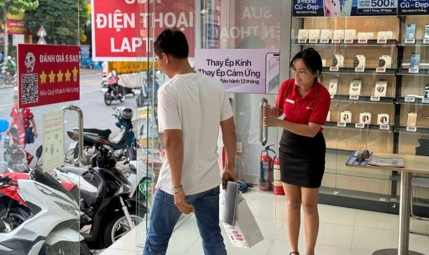 Bàn giao và hướng dẫn khách hàng