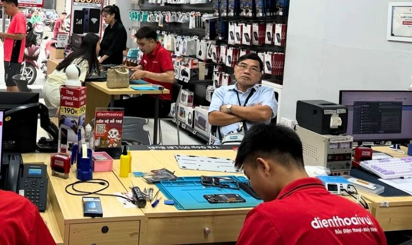 Quy trình sửa chữa minh bạch, hỗ trợ lấy máy trong ngày
