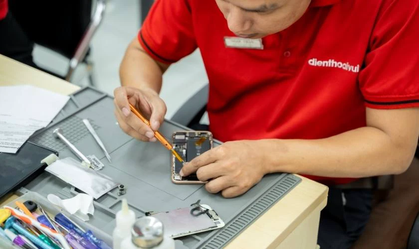 Thay màn hình Realme quận Tân Phú ở đâu uy tín?