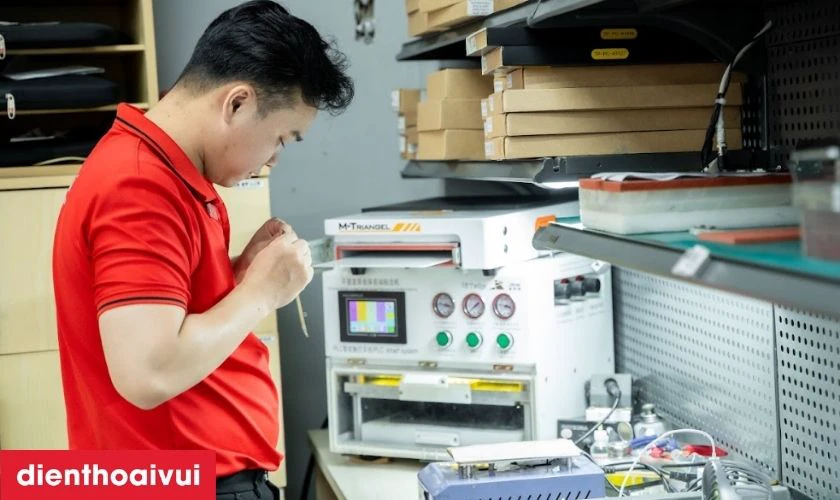 Quy tr&igrave;nh thay m&agrave;n h&igrave;nh rời cho MacBook Air ch&iacute;nh h&atilde;ng GENA tại Điện Thoại Vui