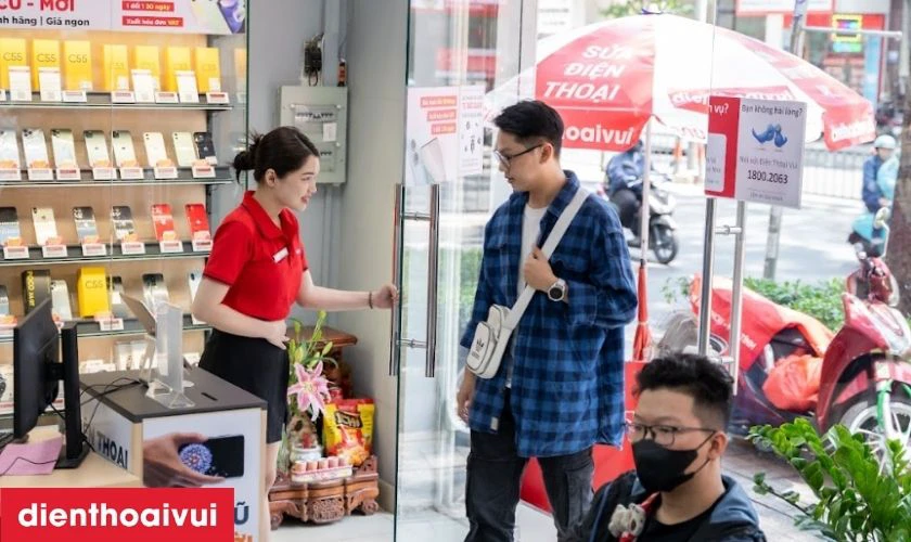 Quy tr&igrave;nh thay m&agrave;n h&igrave;nh rời cho MacBook ch&iacute;nh h&atilde;ng GENA tại Điện Thoại Vui