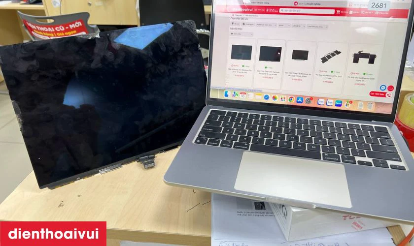 Quy trình thay màn hình rời cho MacBook chính hãng GENA