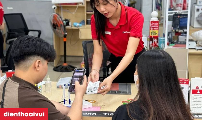 Quy tr&igrave;nh thay m&agrave;n h&igrave;nh Samsung A43 chuy&ecirc;n nghiệp lấy liền tại Điện Thoại Vui