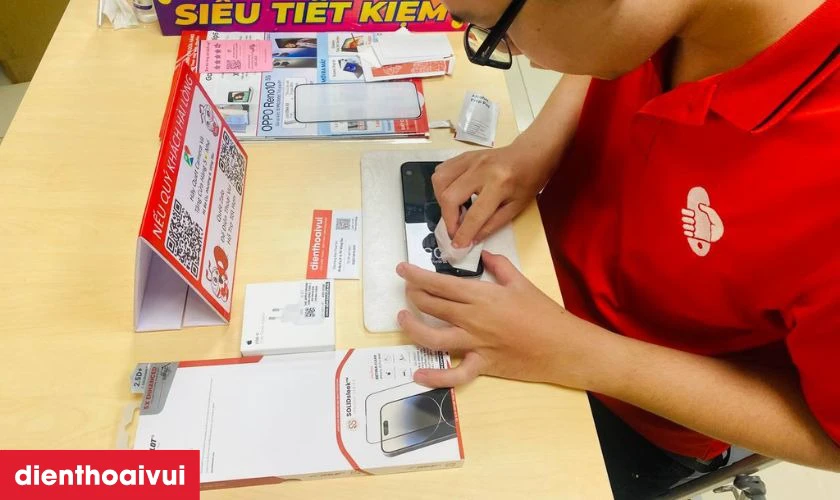 Quy tr&igrave;nh thay m&agrave;n h&igrave;nh Samsung A9 Pro chuy&ecirc;n nghiệp lấy liền tại Điện Thoại Vui