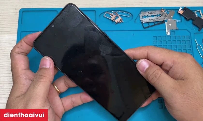 C&oacute; n&ecirc;n thay m&agrave;n h&igrave;nh Samsung Galaxy A02 h&atilde;ng Safety kh&ocirc;ng?