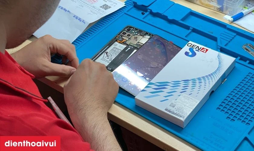 Quy tr&igrave;nh thay m&agrave;n h&igrave;nh Galaxy A02S ch&iacute;nh h&atilde;ng GENA loại Pro chuy&ecirc;n nghiệp tại Điện Thoại Vui