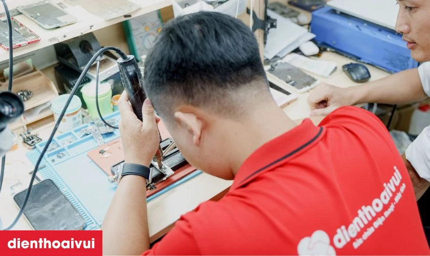 Dịch vụ thay m&agrave;n h&igrave;nh Samsung Galaxy A04S loại A+ lấy liền tại Điện Thoại Vui