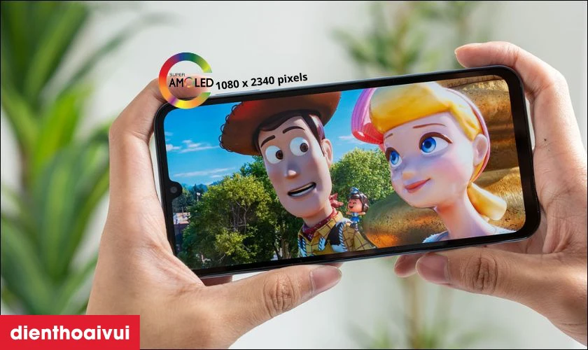 M&agrave;n h&igrave;nh Super AMOLED cho khả năng hiển thị vượt trội